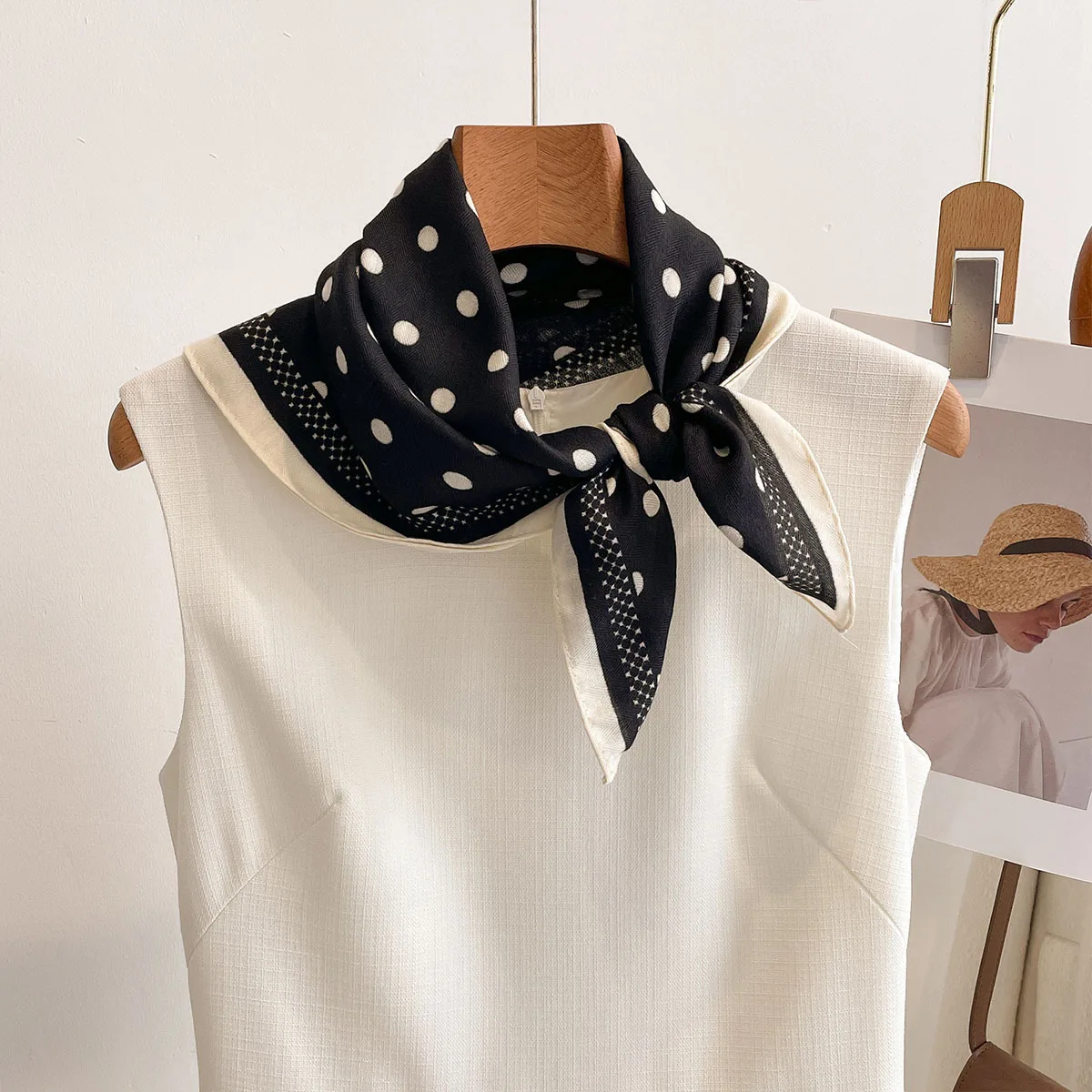 Luxury Polka Dot Printed Squar - Silk Neck Scarf recensione e prezzo