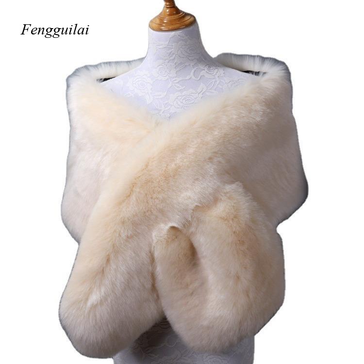 Women's White Faux Fur Shawl B - Stole Wedding Shawl recensione e prezzo