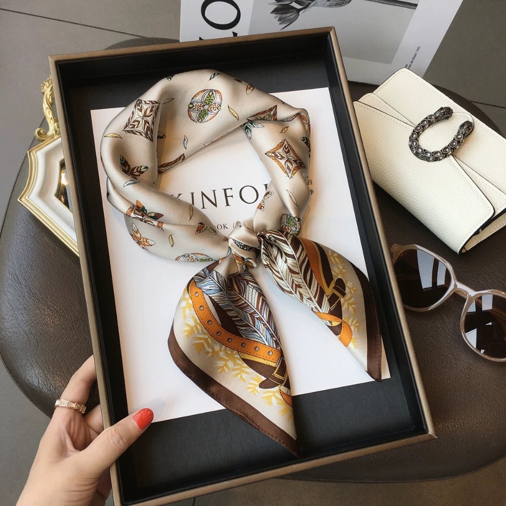 Fashion Satin Square Scarf for - Ascot Neck Scarf recensione e prezzo