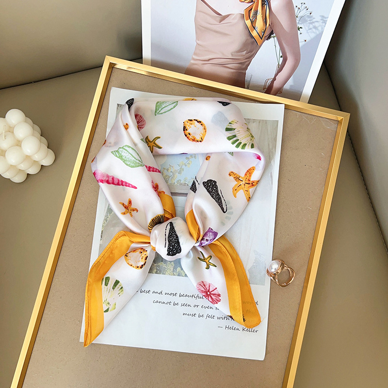 Women Silk Feeling Square Scar - Ascot Neck Scarf recensione e prezzo
