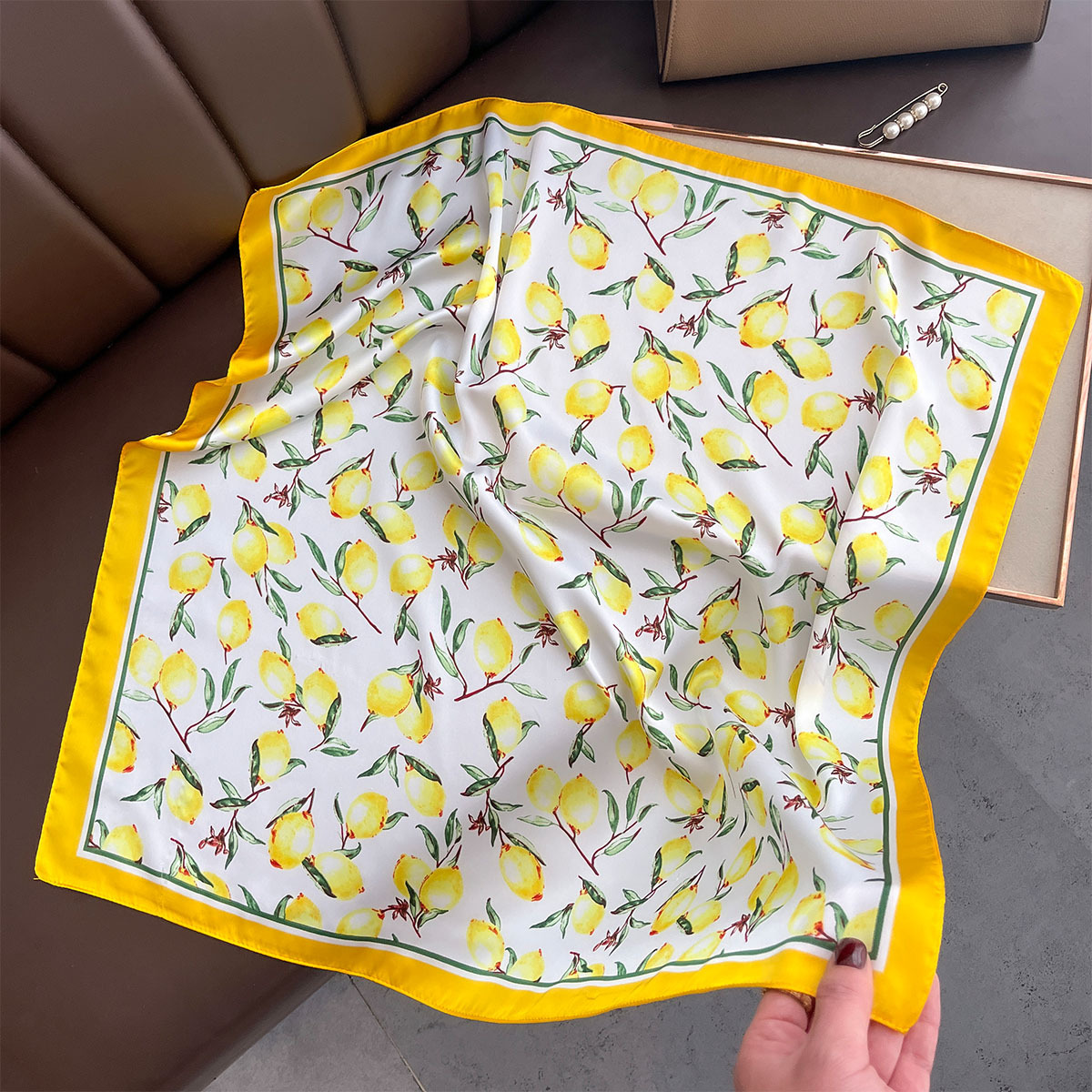 2025 New Yellow Lemon Print Sq - Silk Neck Scarf recensione e prezzo