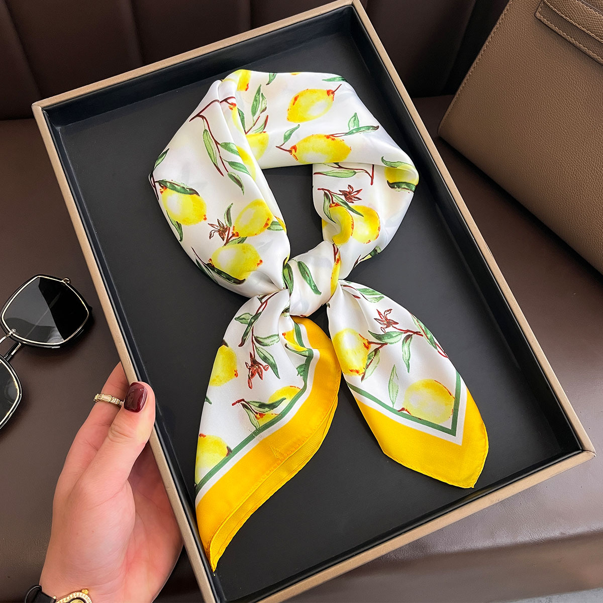 2025 New Yellow Lemon Print Sq - Silk Neck Scarf recensione e prezzo