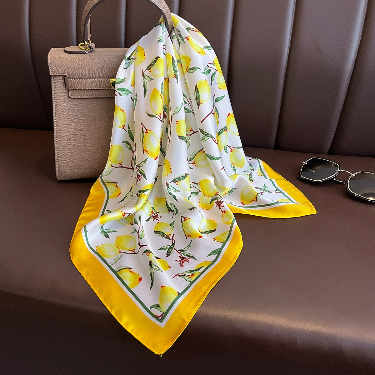 2025 New Yellow Lemon Print Sq - Silk Neck Scarf recensione e prezzo
